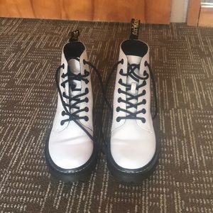 women’s doc martens